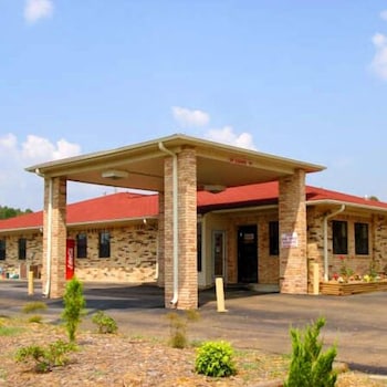 Luxury Inn and Suites Forrest City 3/34