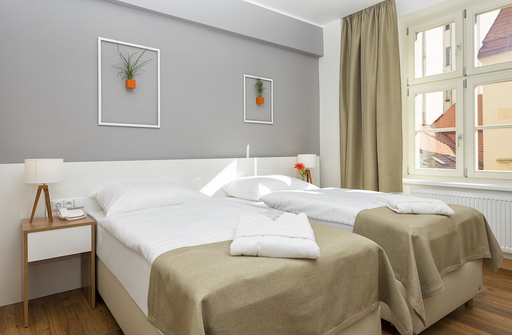 Hotel Garden Court 21/72