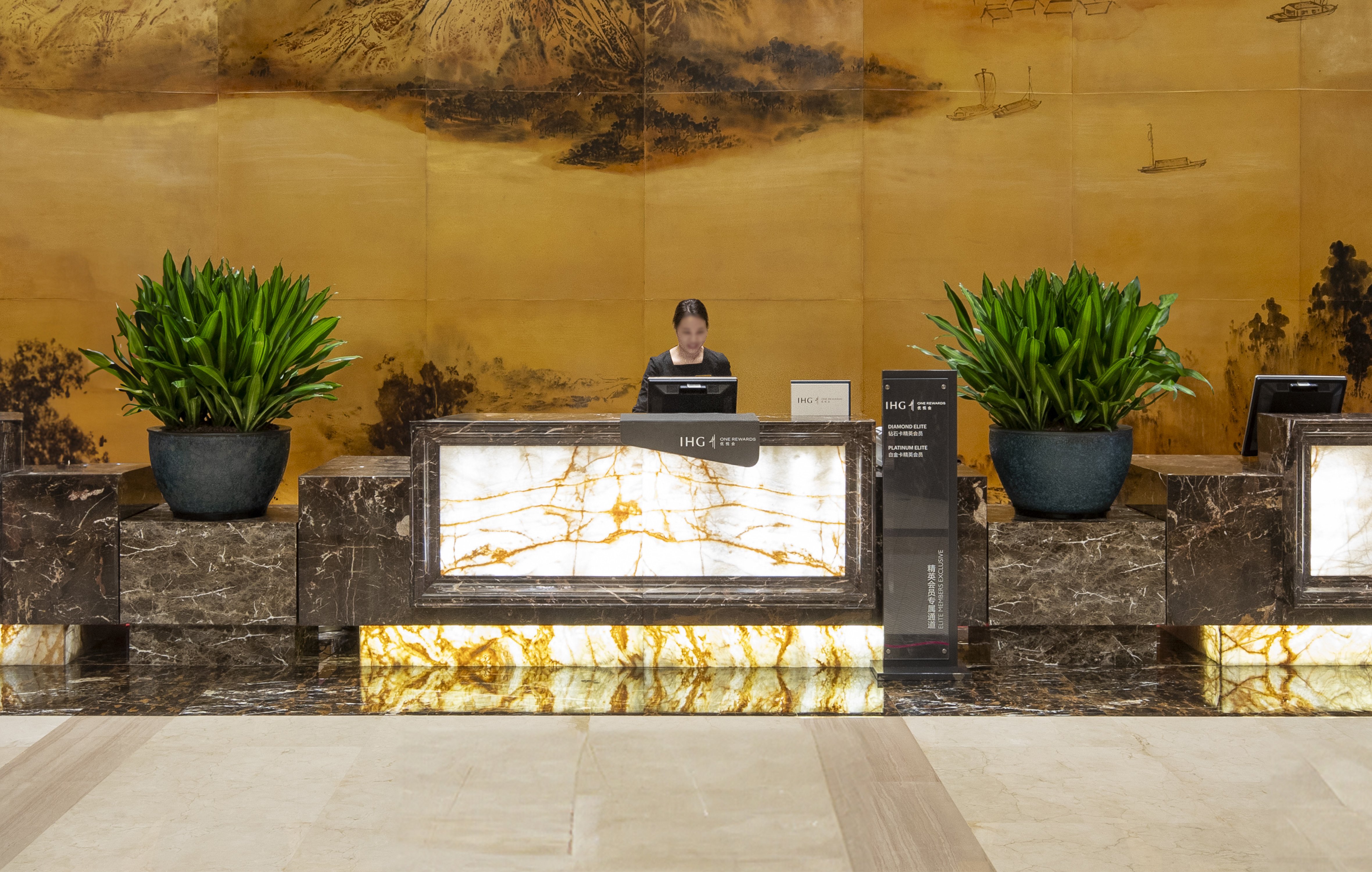 CROWNE PLAZA YICHANG 8/50