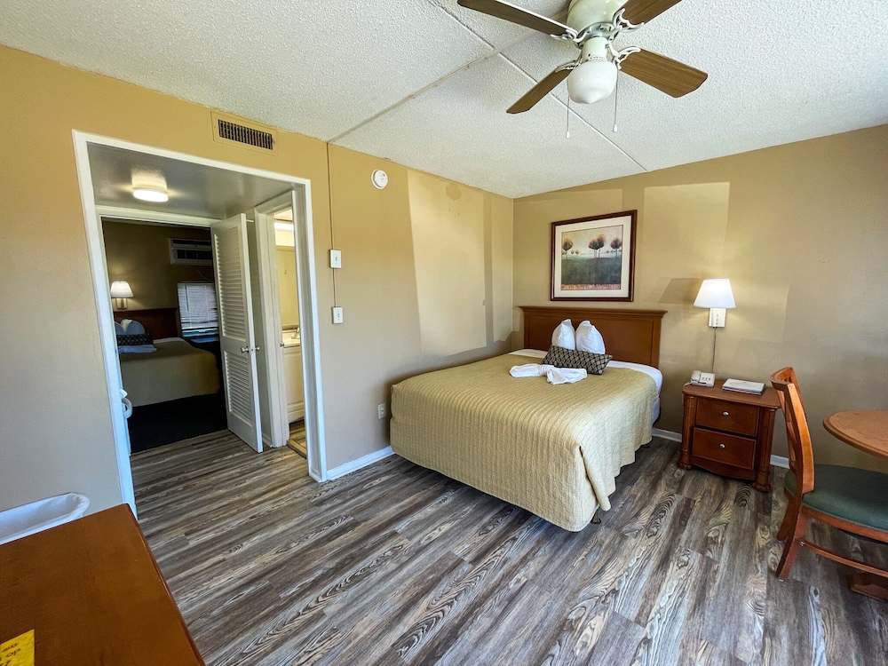 The Oceanfront Viking Motel 13/40