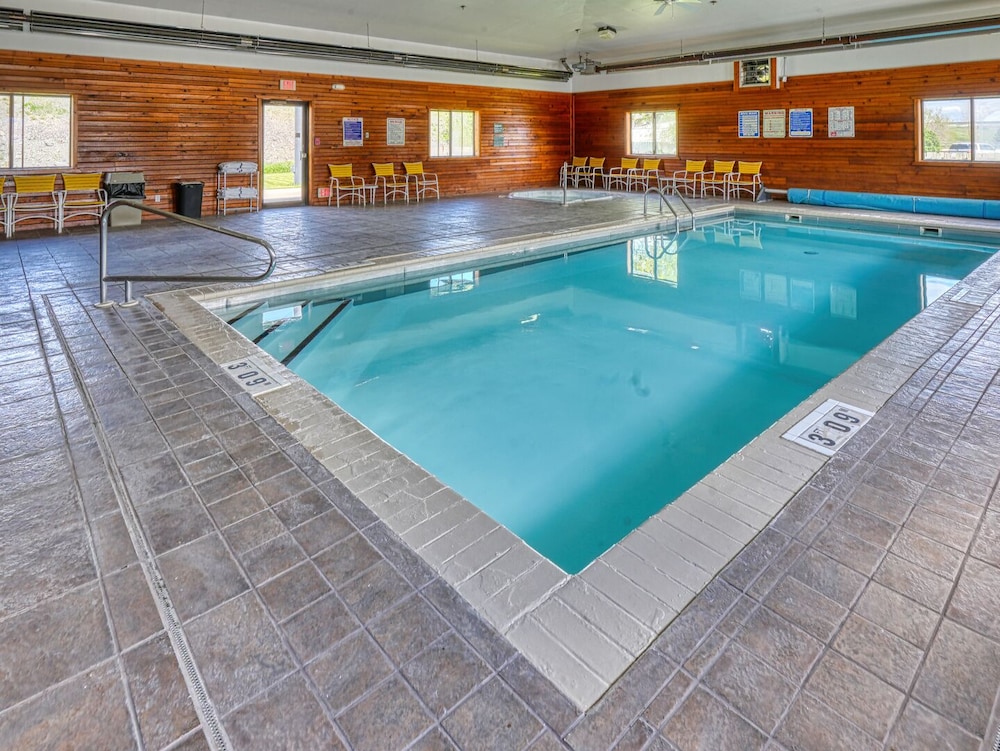 Yellowstone River Inn and Suites 2/47