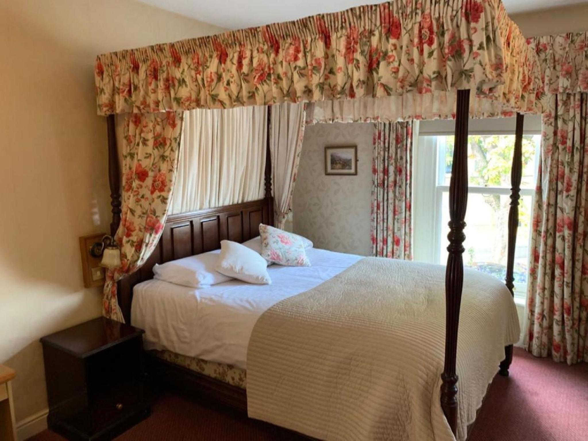 Waterford Lodge Hotel 8/18