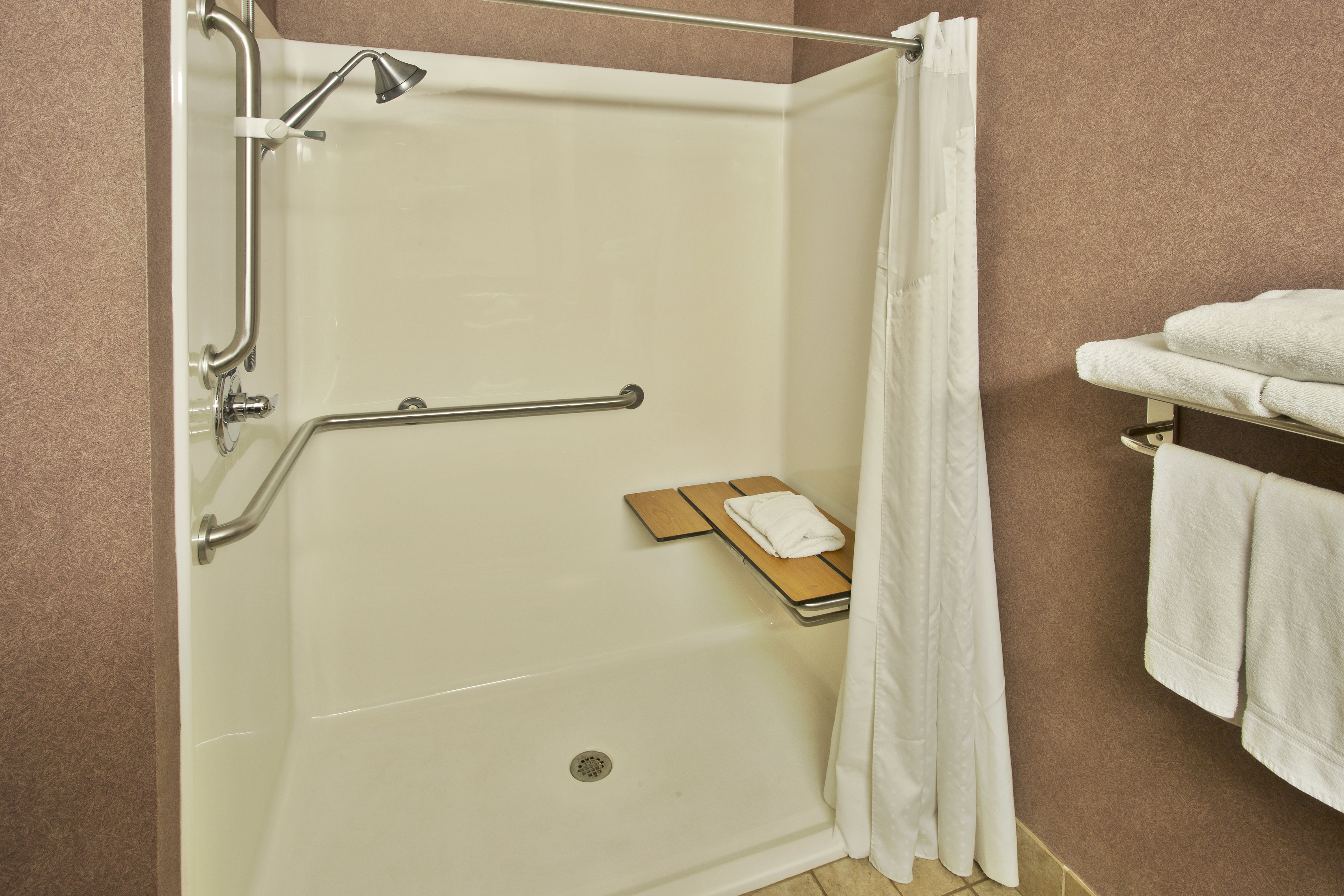 Holiday Inn Express Hotel Suites Woodhaven 56/59