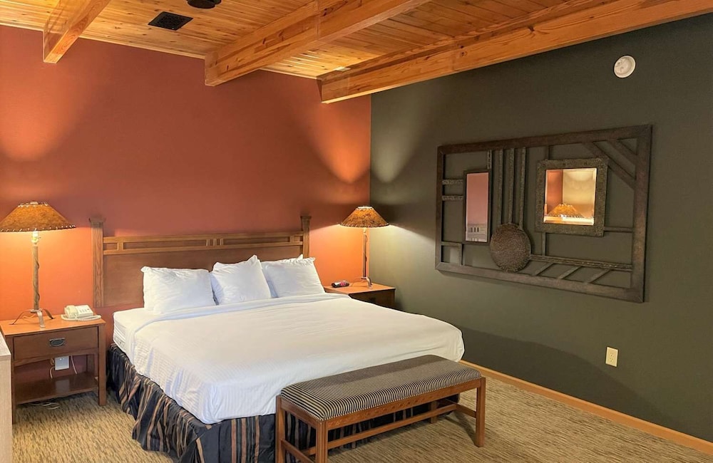 Cabin, King Bed, Sofa