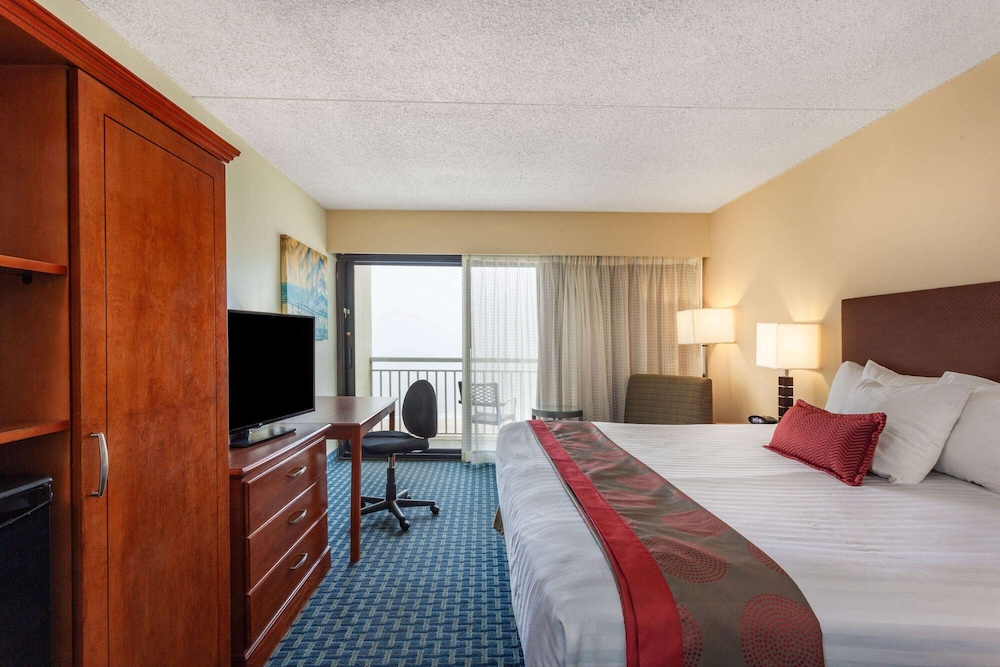 Ramada Plaza by Wyndham Virginia Beach Oceanfront 10/50