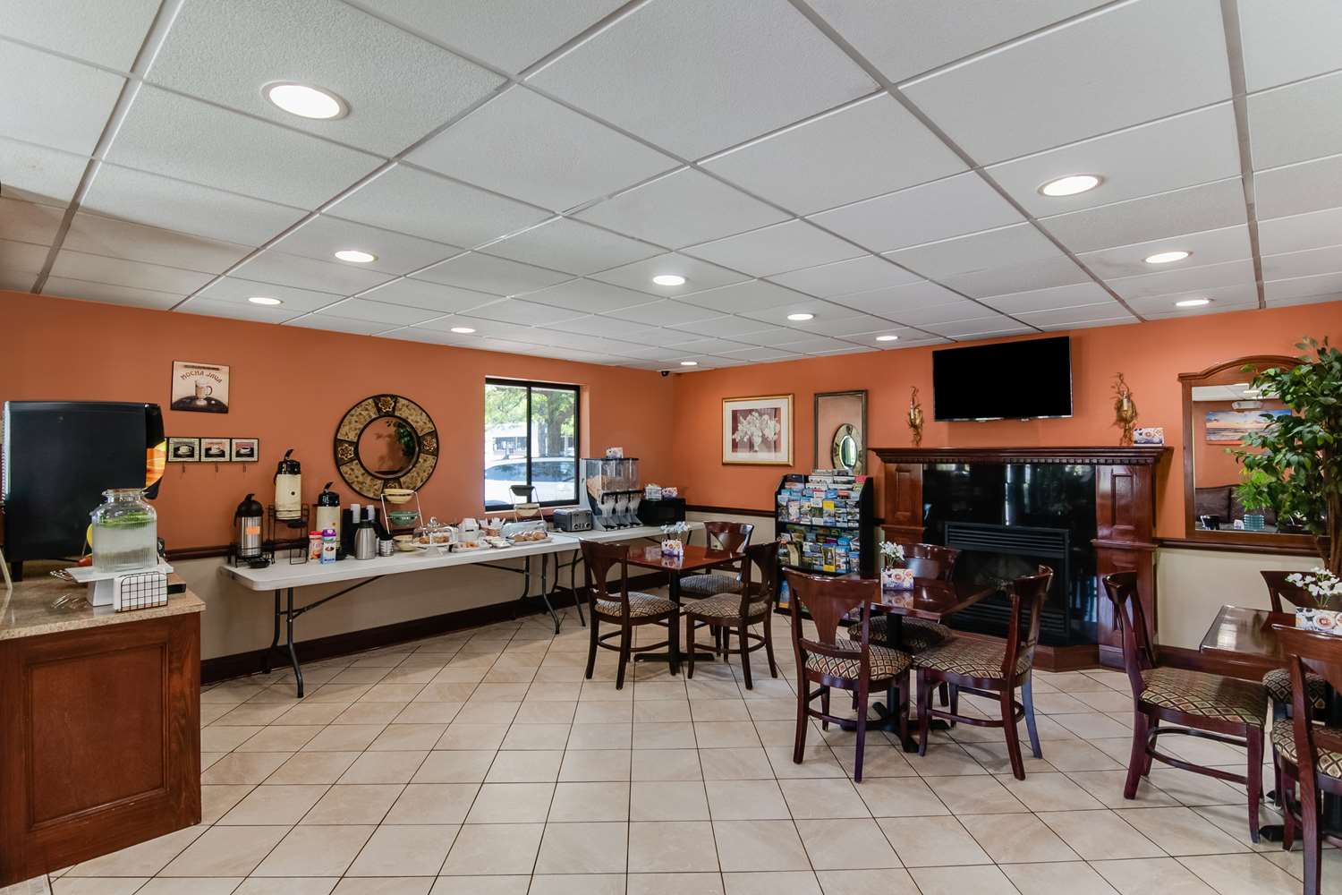 Americas Best Value Inn Torrington Ct 13/19