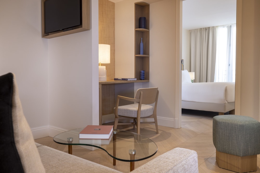Padam Hotel 35/50