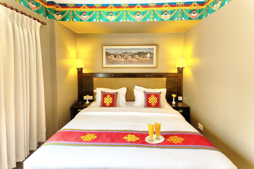 Hotel Lotus Gems 14/37