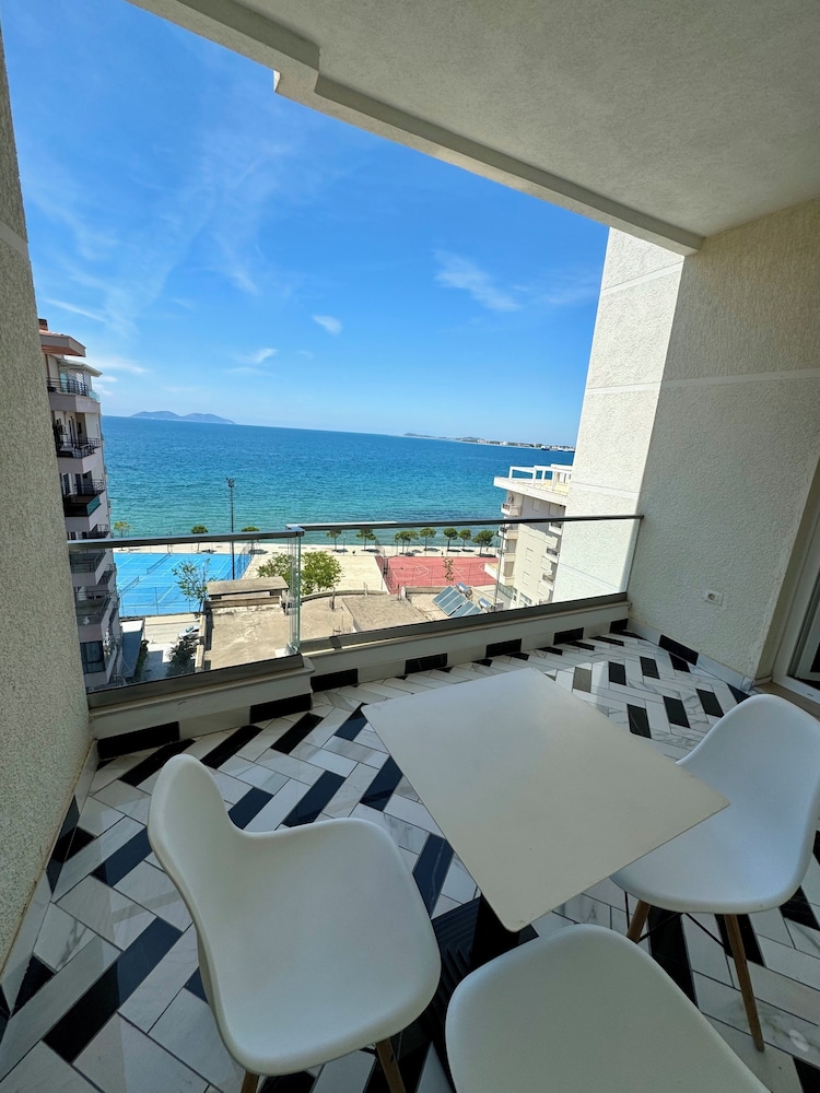 ADEA HOTEL 37/58