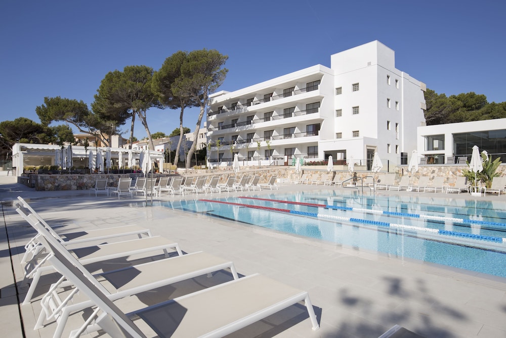 Bella Playa Hotel and Spa 73/78