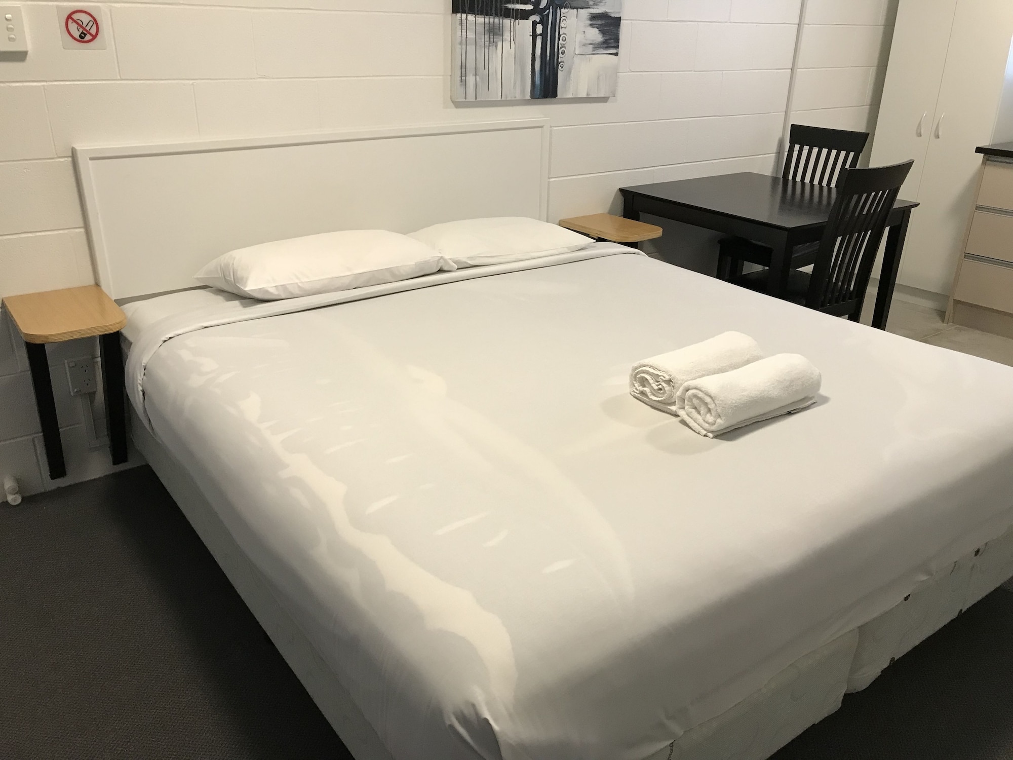 ECONOMY, STUDIO, QUEEN BED, KITCHEN