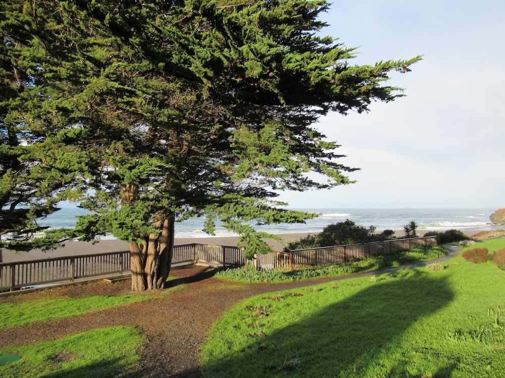 Gualala Country Inn 40/45