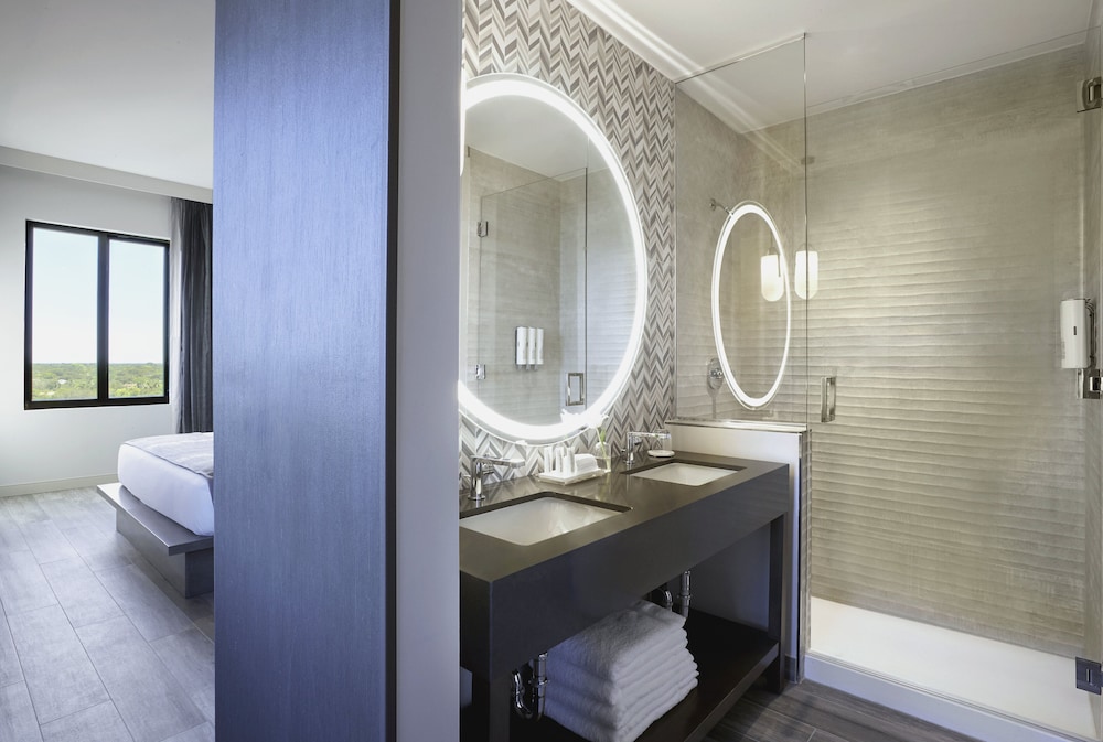 THesis Hotel Miami Coral Gables, Curio Collection by Hilton 32/80