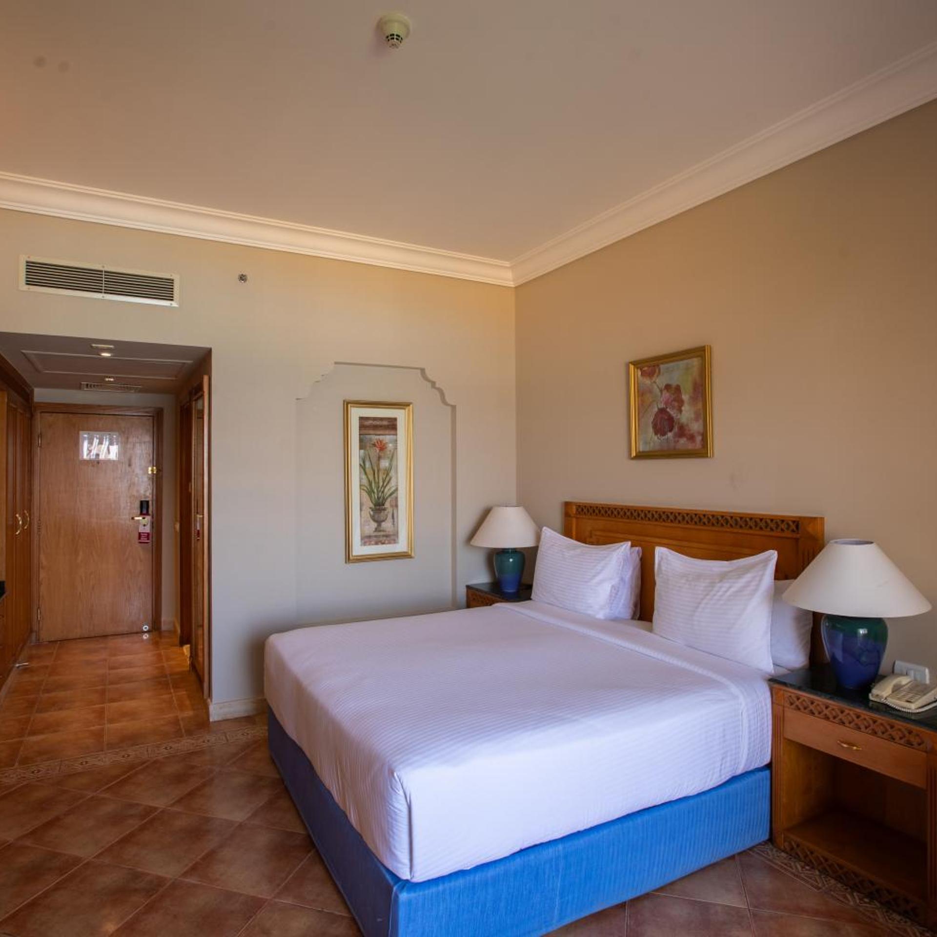 Superior, Double Bed, Lateral Side Sea View