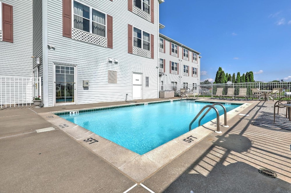 Lancaster Inn and Suites 1/64
