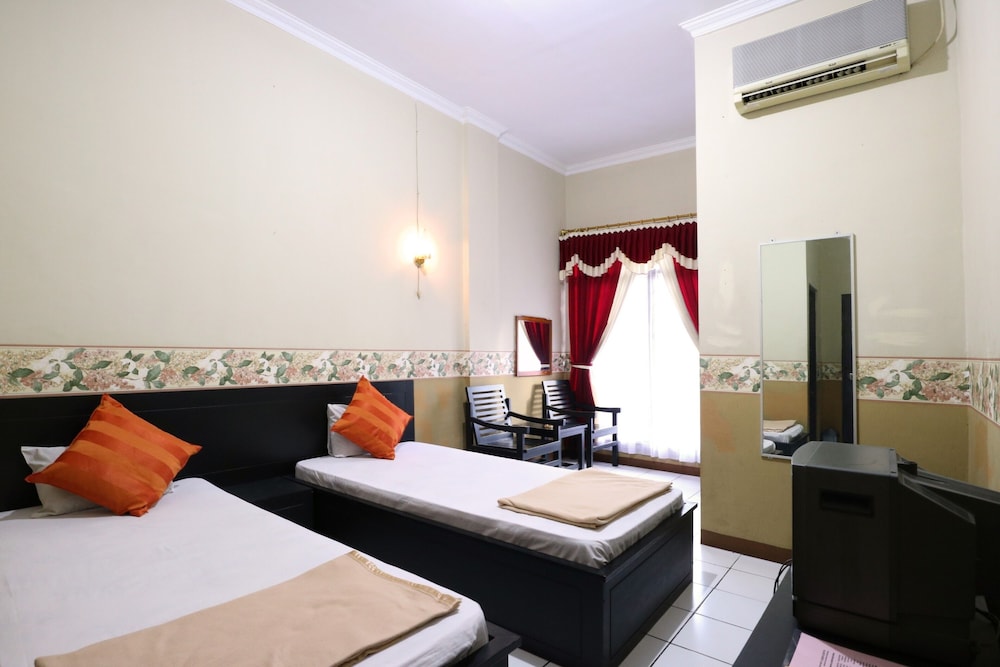 Hotel Wisata by ZUZU 20/50