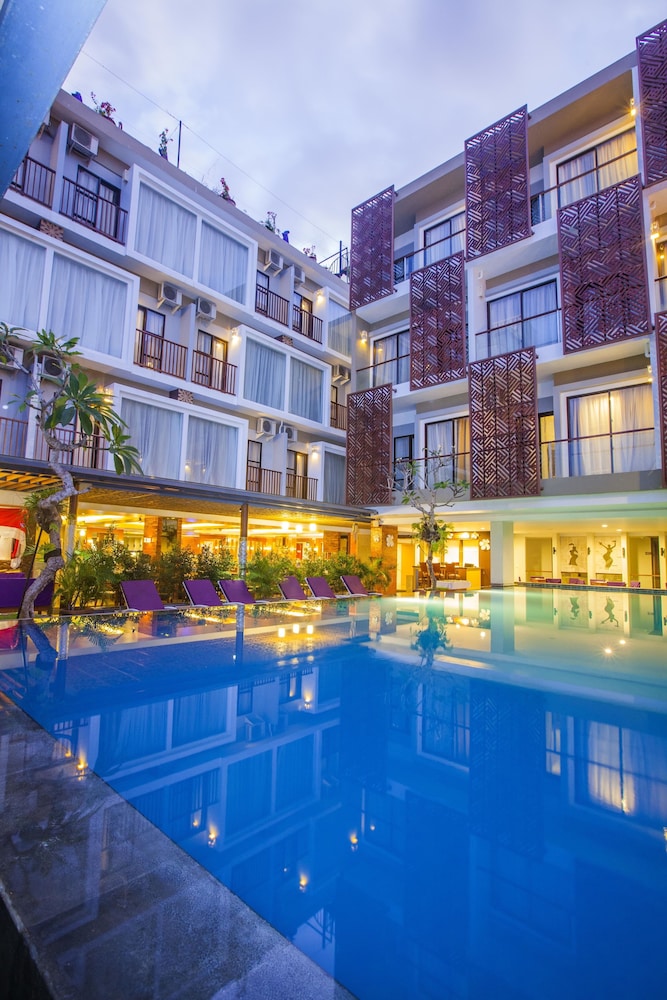 Horison Seminyak 65/77