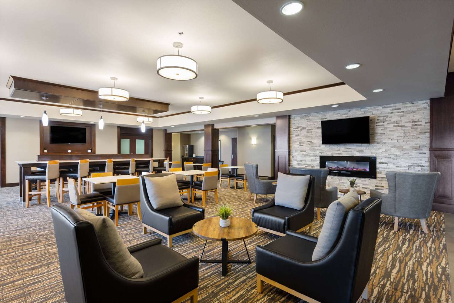 La Quinta Inn Suites By Wyndham Sioux Falls 46/55