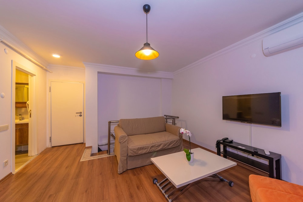 Joy Suites Hotel 35/69