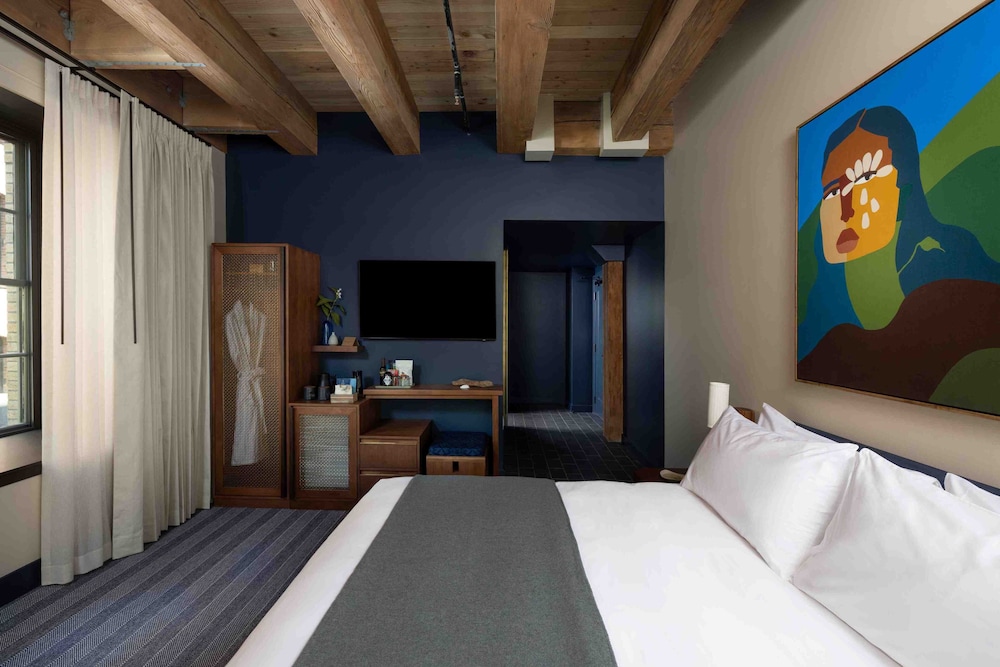 STUDIO, KING BED