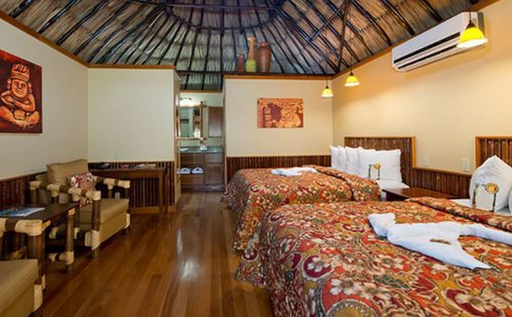 DELUXE, 2 QUEEN BEDS, SEA SIDE