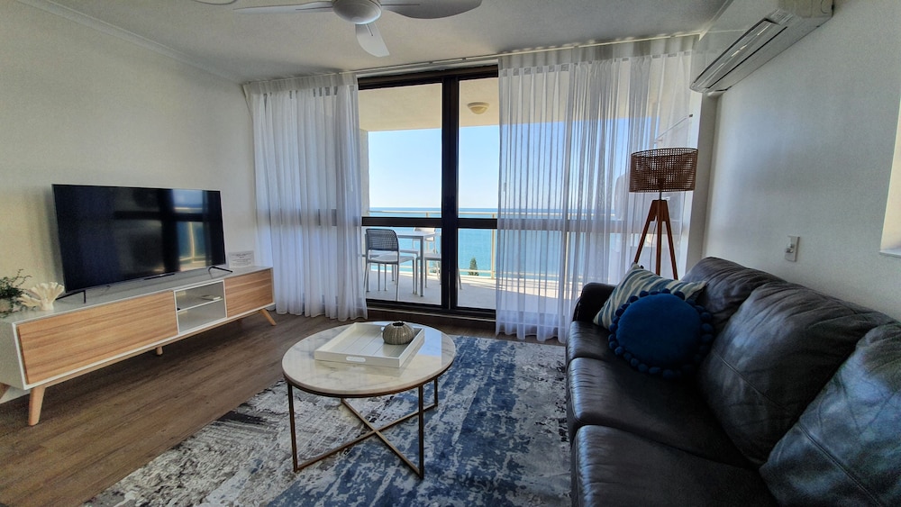 PACIFIC BEACH RESORT 40/77