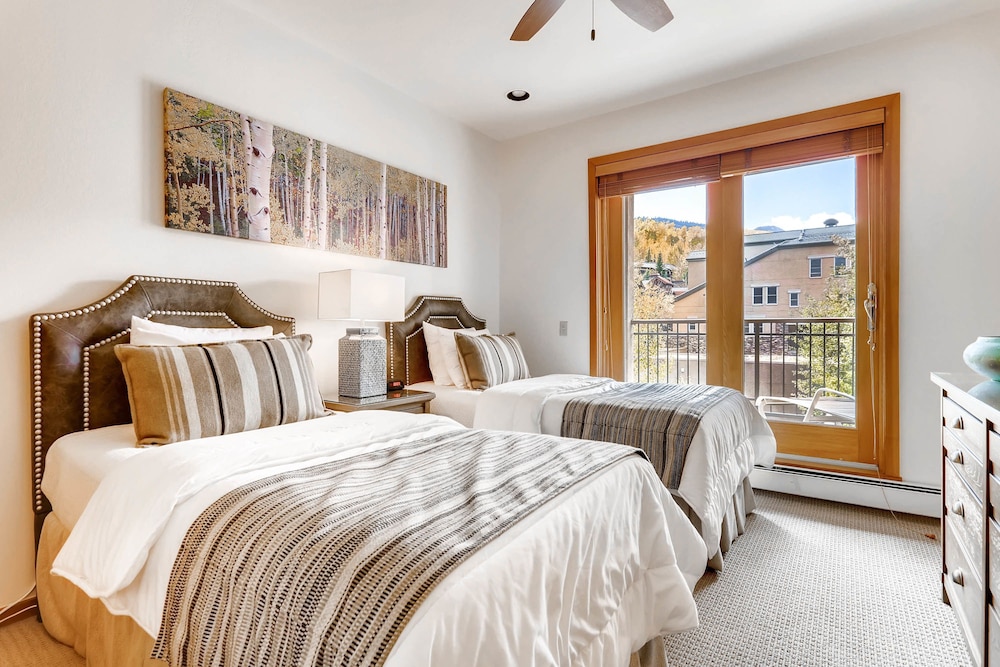 Woodrun Place Condominiums &amp; Residences 24/38