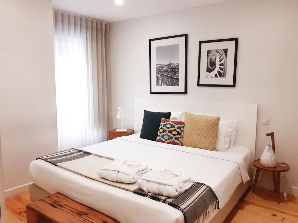 APARTMENT, CITY VIEW