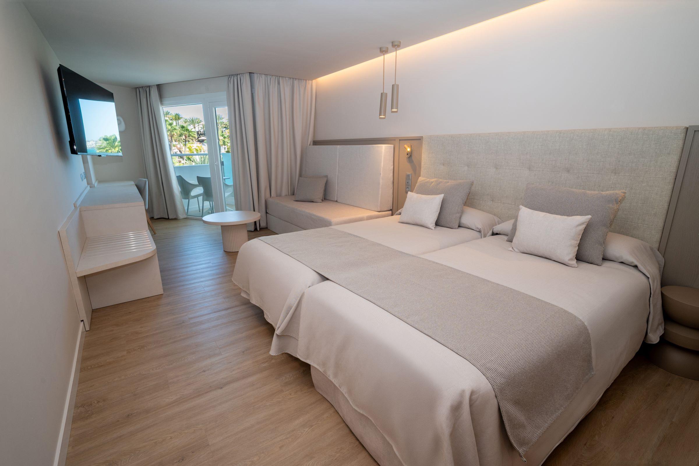 Room, Double Bed, Side Sea View, Balcony or Terrace
