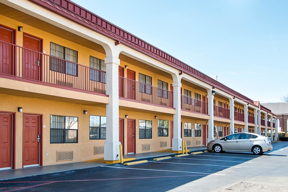 Quality Inn near Casinos and Convention Center 4/34