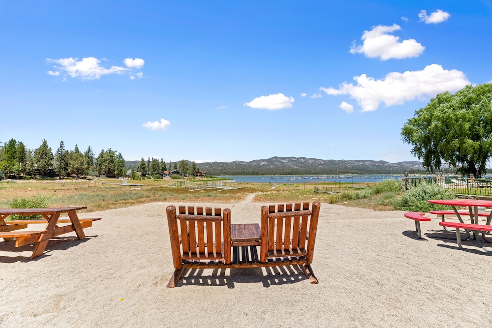 Big Bear Lakefront Lodge 36/50