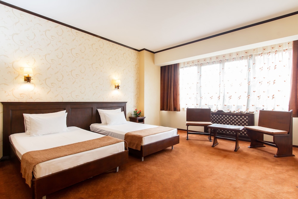 EXECUTIVE, TWIN BEDS
