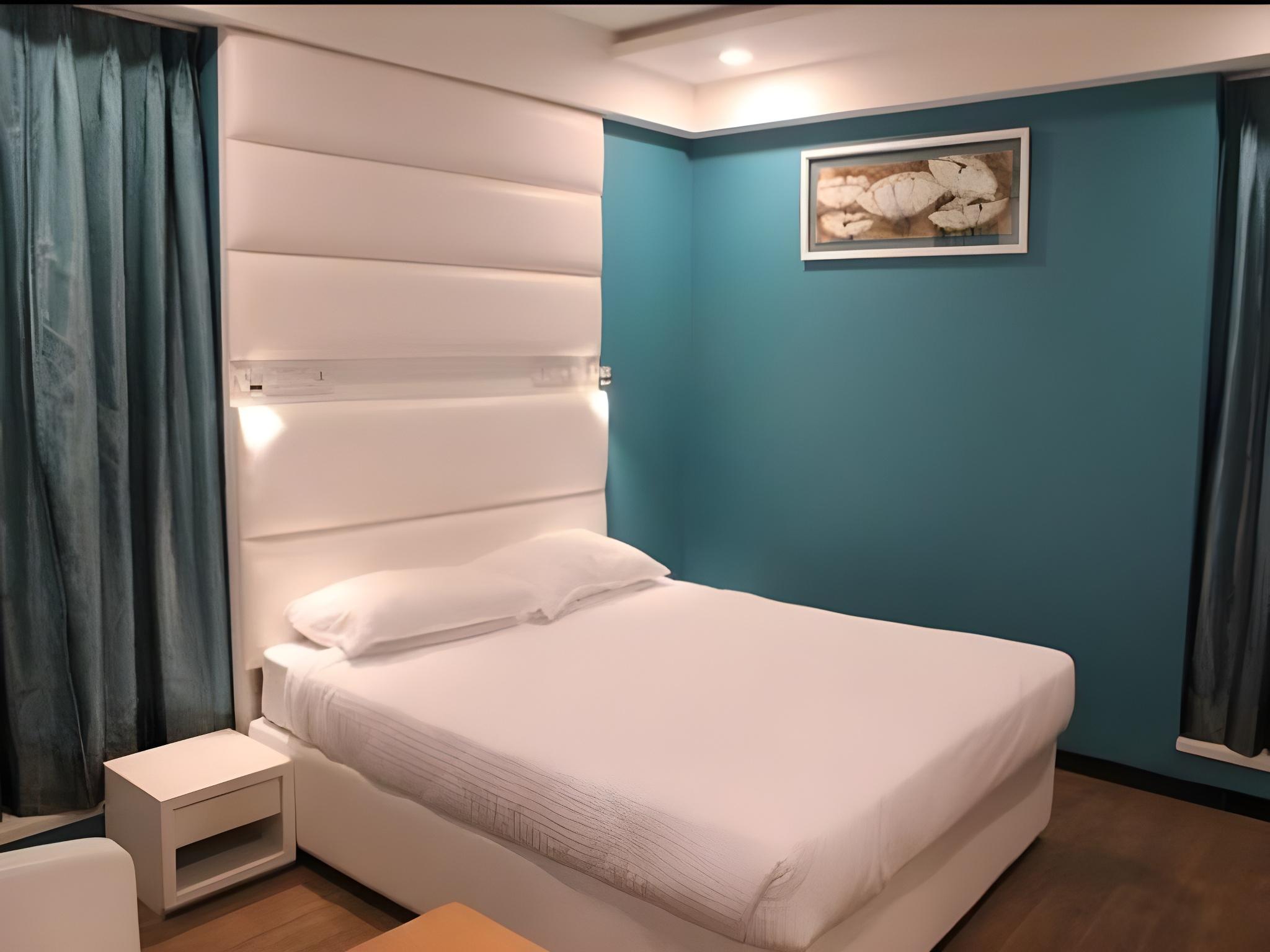 Oyo Rooms Indore Ujjain Road 10/17