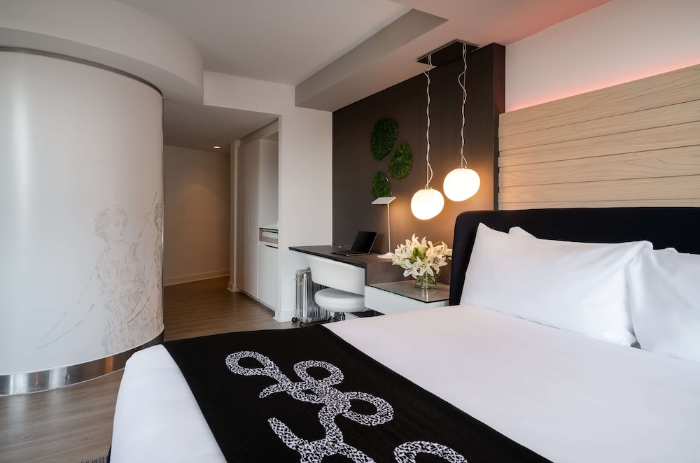 ZENA, STUDIO, KING BED, CIRCLE VIEW