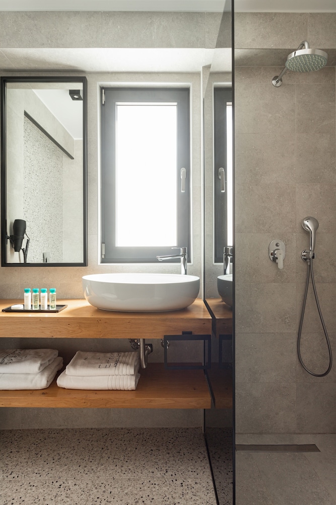 11 Enteka Acropolis Suites 46/50