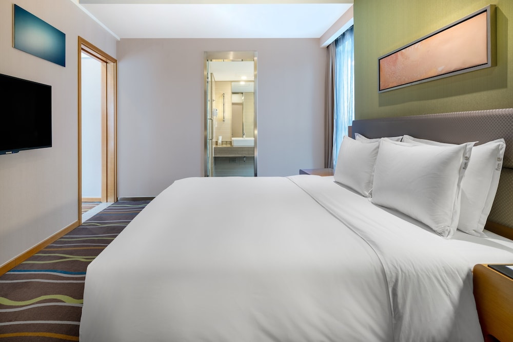 Standard, King Bed, Extra Floor Space