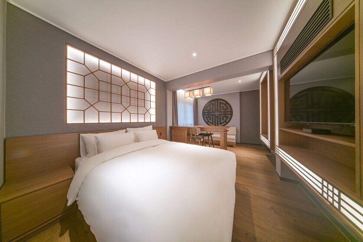 Spa, Suite, Queen Bed