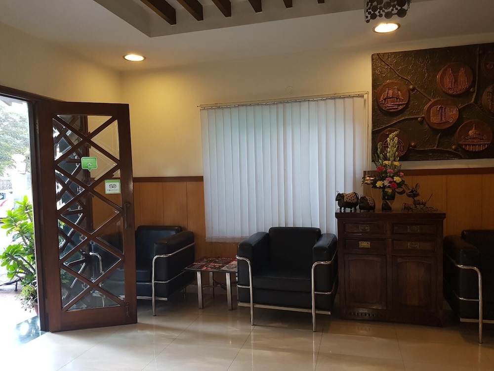 TRINITY SUITES 17/26
