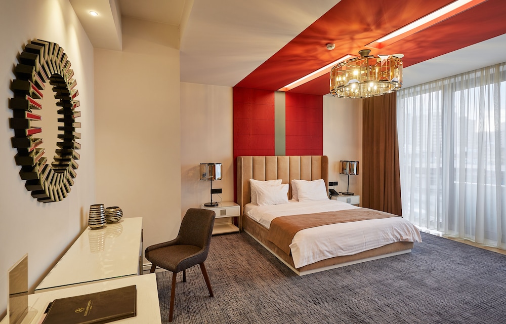 Aghababyan S Hotel 40/77