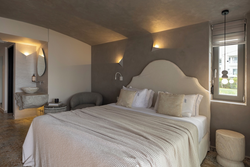 Mayasari, Pool, Suite, 2 Double Beds, King Bed, Sea View, Sofa