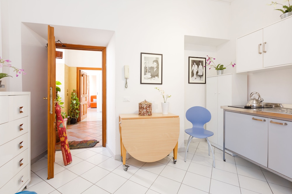 B&B Piazza Fratti 4/69
