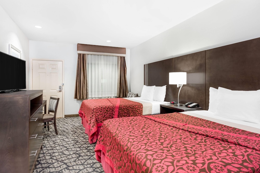 Days Inn & Suites by Wyndham Madisonville 16/35