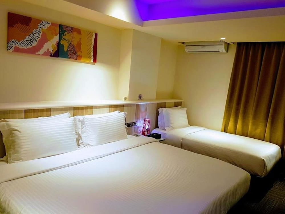 Macchi Hotel 13/38
