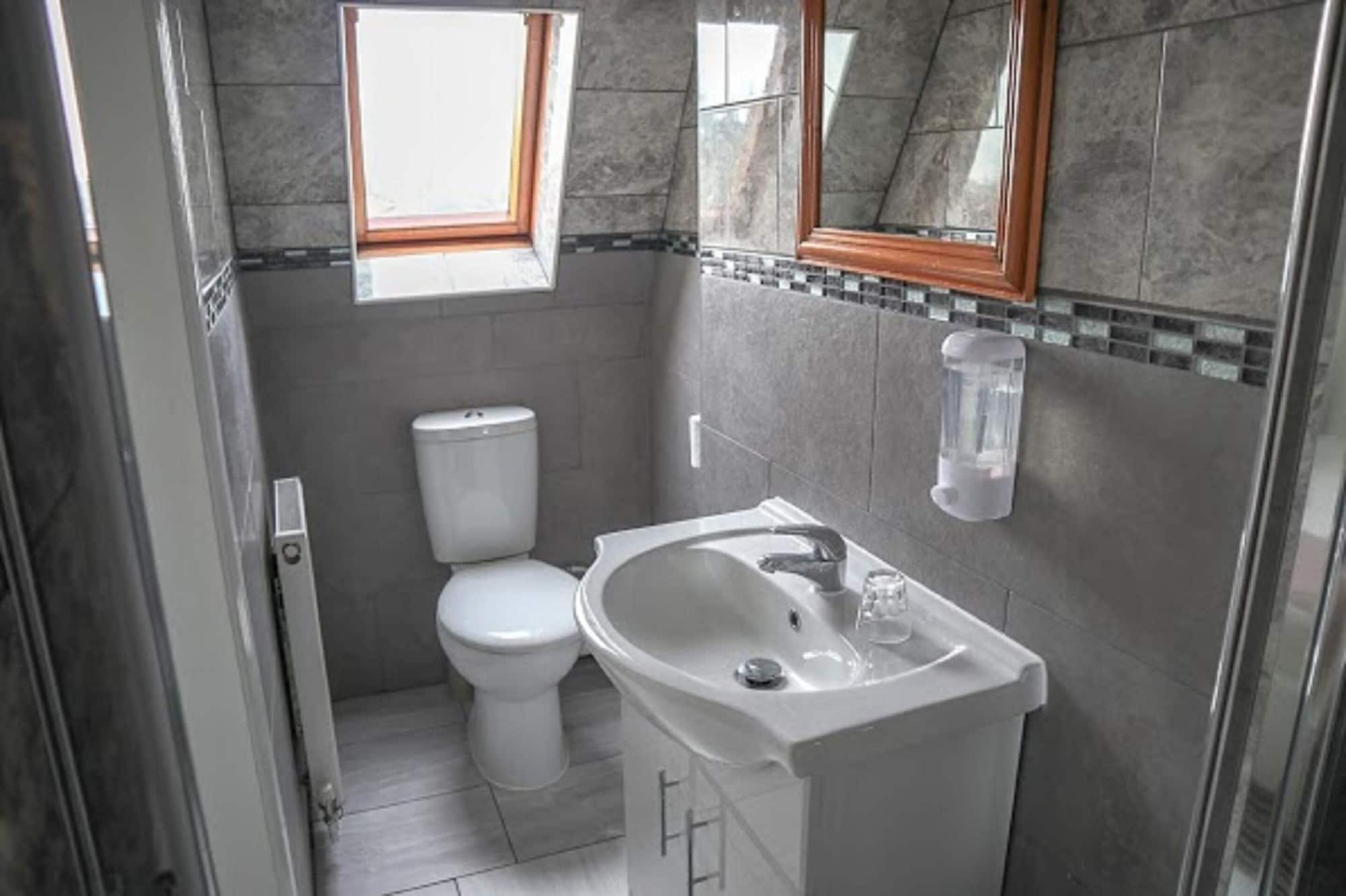 غرفة صغيرة بسرير مزدوج، Hotel 261 3/3