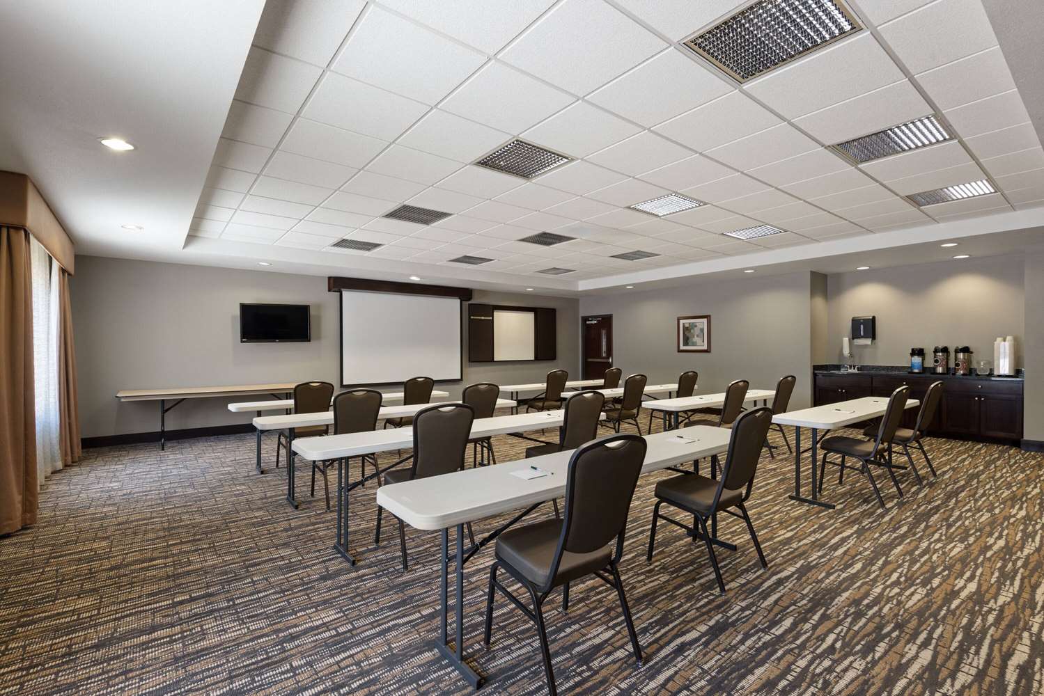 La Quinta Inn Suites By Wyndham Sioux Falls 45/55