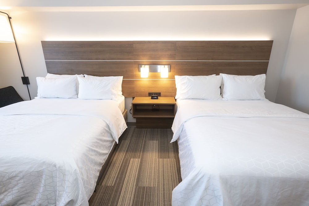 Holiday Inn Express Hotel Suites Iron Mountain 15/57