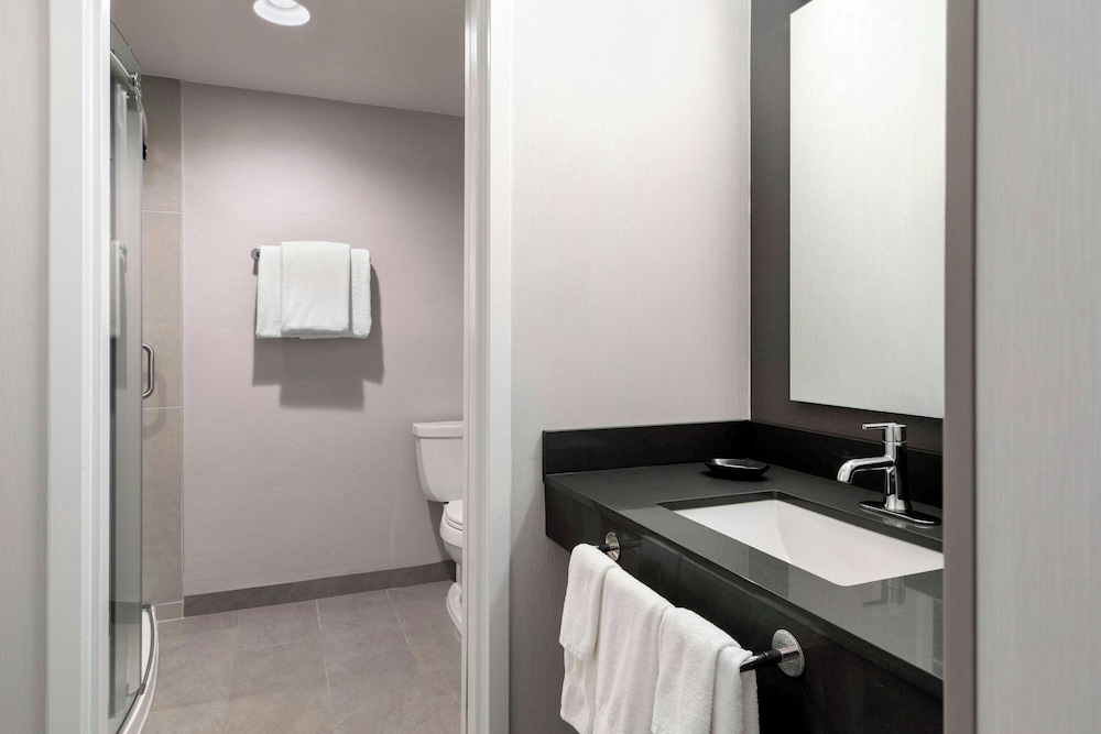 1 Bedroom, Suite, 2 Queen Beds, Sofa, Courtyard Pittsburgh Airport 7/10