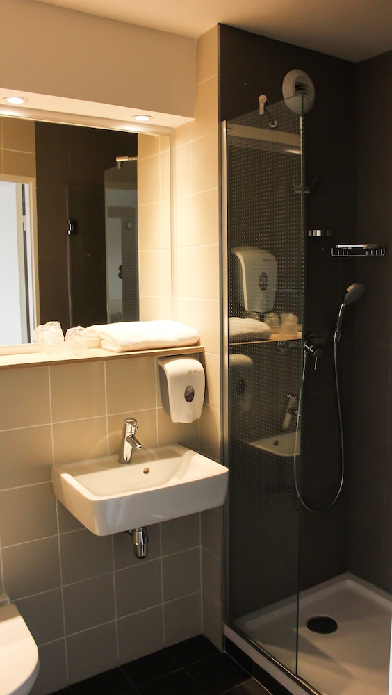 B&B HOTEL Lyon Aeroport Saint Quentin Fallavier 46/54