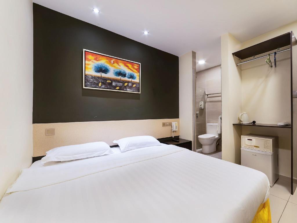 Deluxe, King Bed, No Window