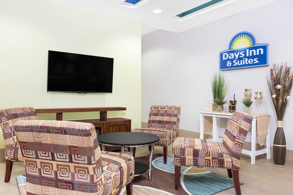 Days Inn & Suites by Wyndham Madisonville 31/35